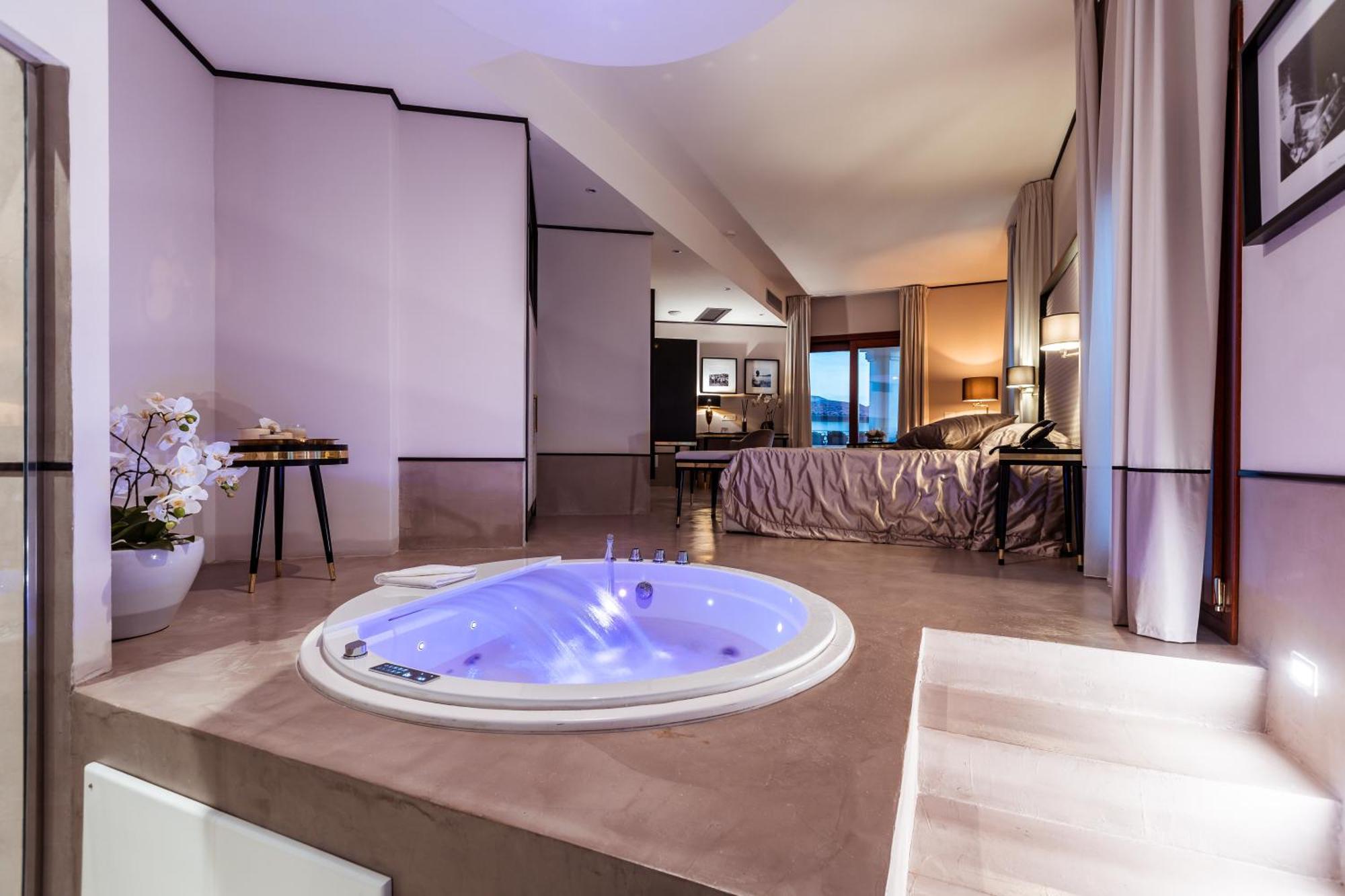 Queen Suite Spa Bath